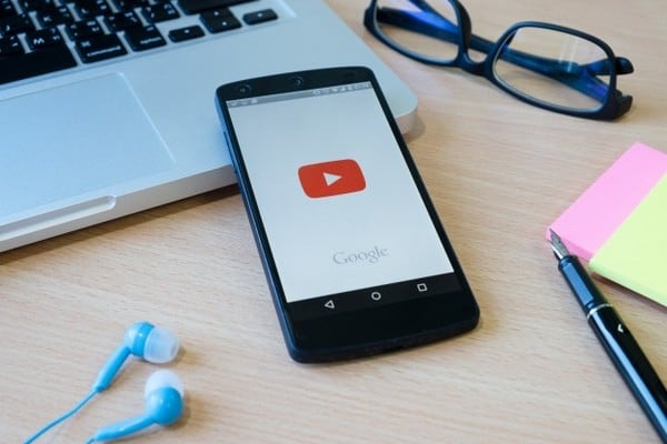 Mantenha pelo menos uma média de uma publicação semanal no Youtube Mantenha pelo menos uma média de uma publicação semanal no Youtube