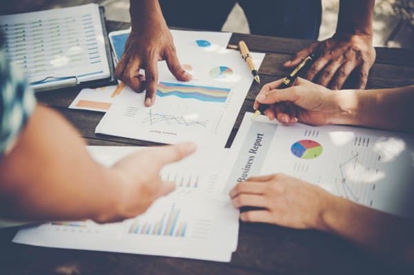 Como fazer marketing na internet gastando pouco